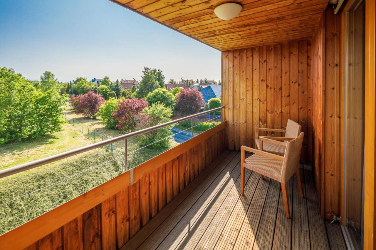 Park Holiday Congress & Wellness Hotel Prague Exterior photo