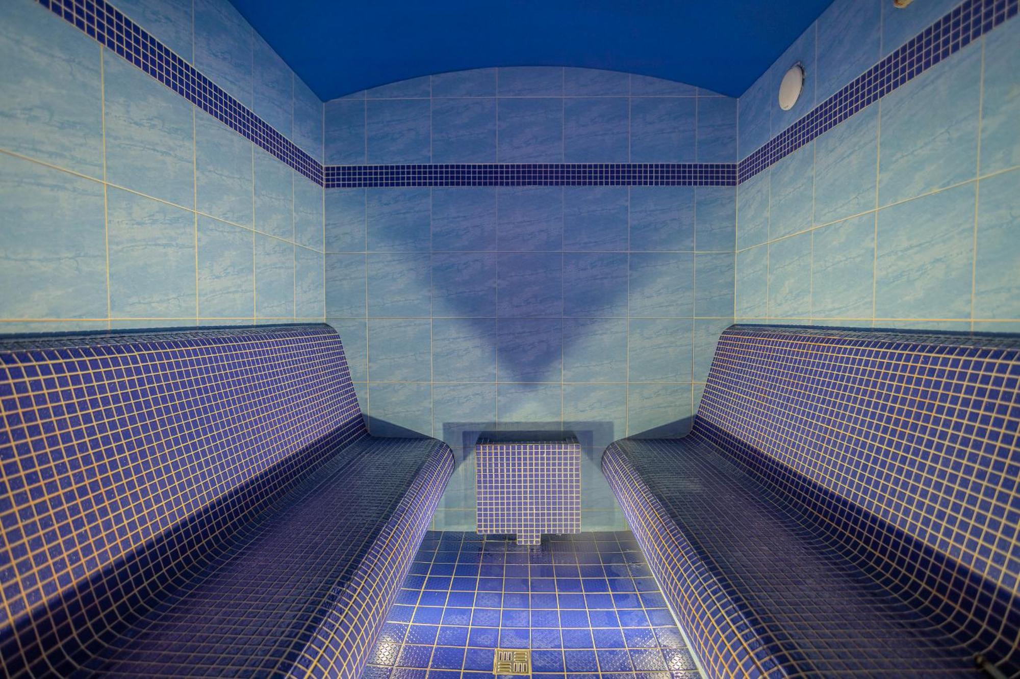 Park Holiday Congress & Wellness Hotel Prague Exterior photo